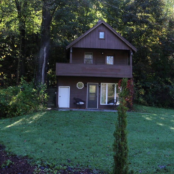 Creekside Cabin Getaway