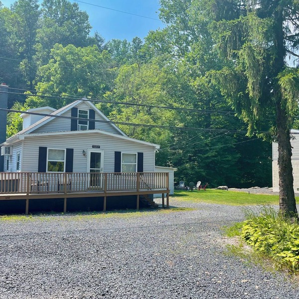 Creekside Chalet @ Knoebels! Deck, Yard & FirePit