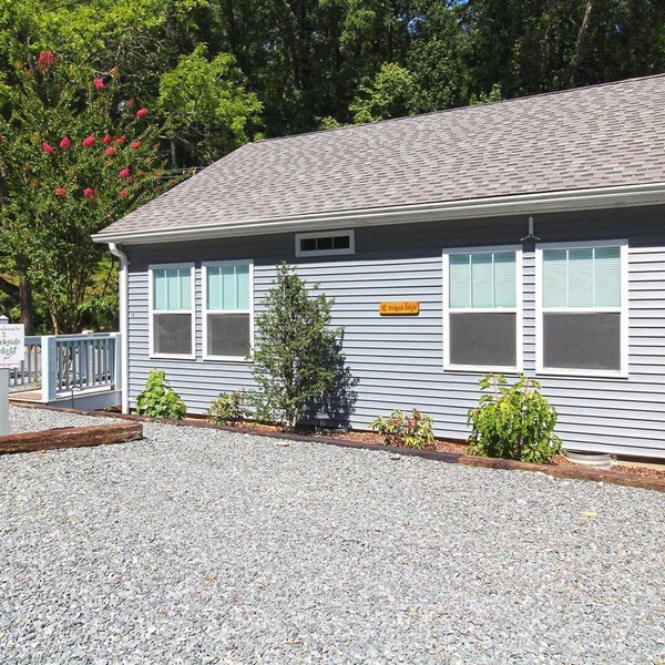 Creekside Delight Beautifully Equipped Creekside Cottage