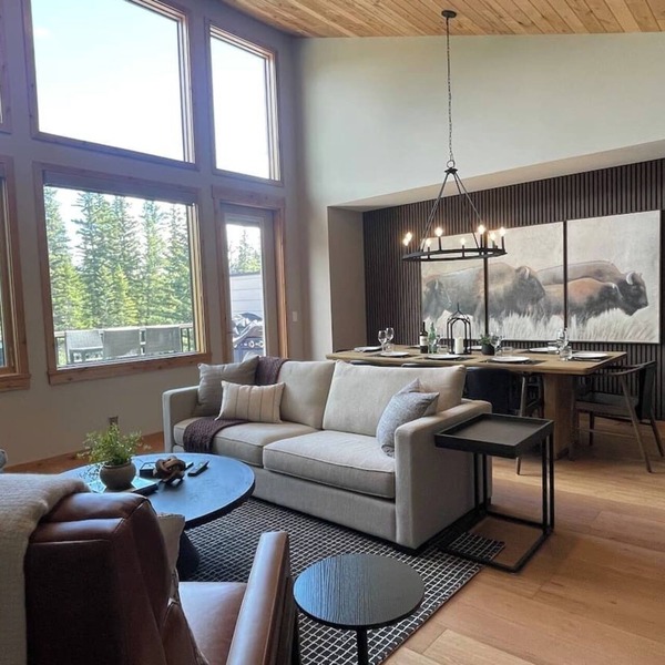 Creekside Villa | Luxury Townhouse | Hot Tub