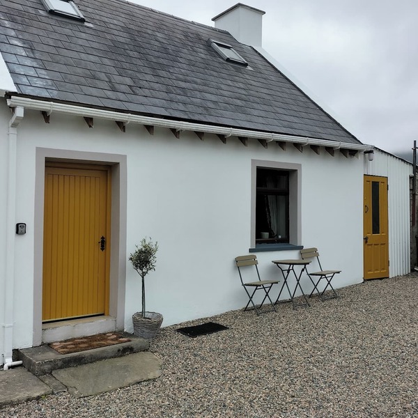 Creeslough 2-Bed Cottage, Sleeps 4 & Pet Friendly