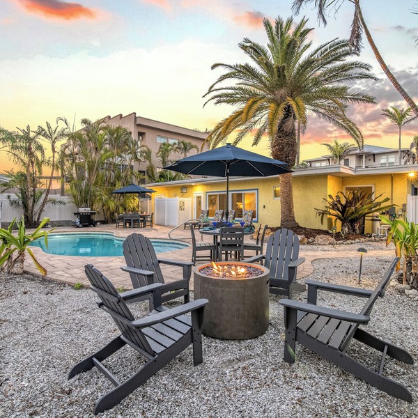 🌴 Crescent Cottage | Private Pool, Pet Friendly, Walk to Crescent Beach