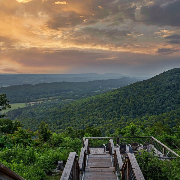 Crest View Lodge with AMAZING VIEWS! Sunken Deck! Movie Theater! Fast Wi-Fi!