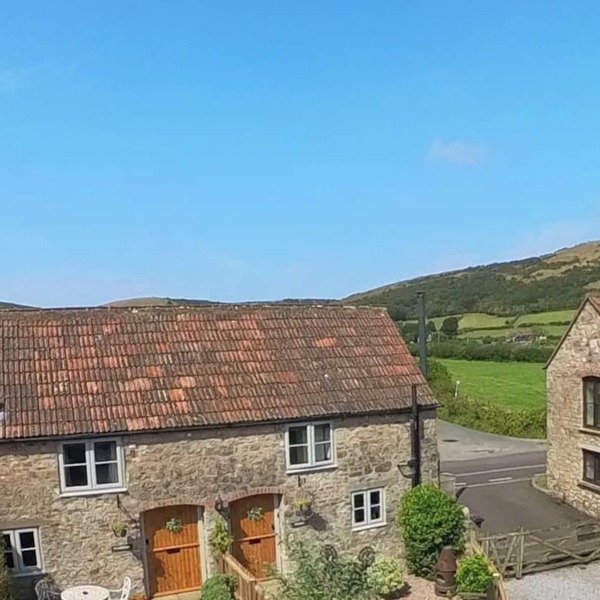 CROOKS, pet friendly, character holiday cottage in Axbridge