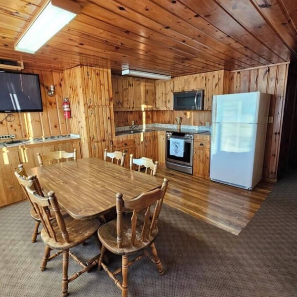 Crow Crest Lodge Resort #3 Waters Edge, Stunning Sunsets, Family Getaway
