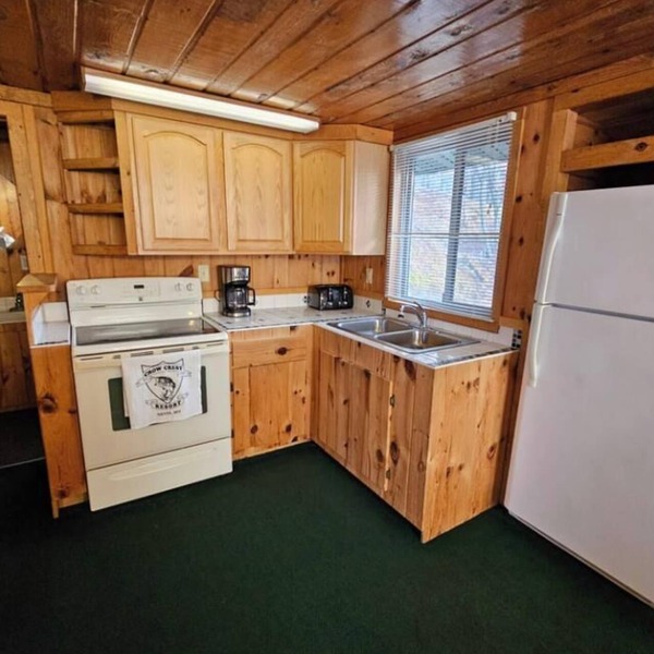 Crow Crest Lodge Resort #7 Waters Edge, Stunning Sunsets, Family Getaway