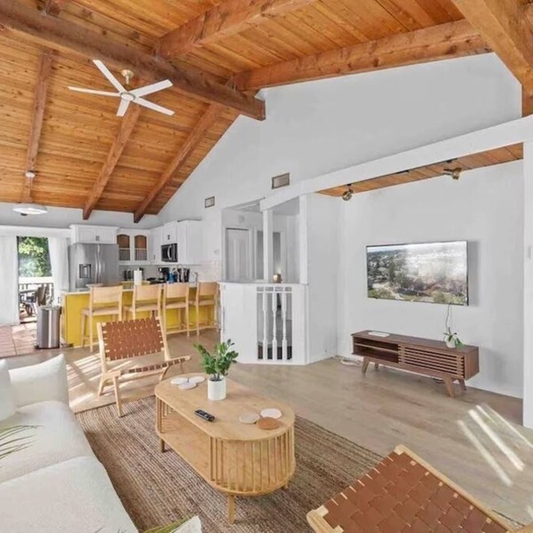 Crystal Beach Hideaway - Private Yard - Close to Beaches & Parks