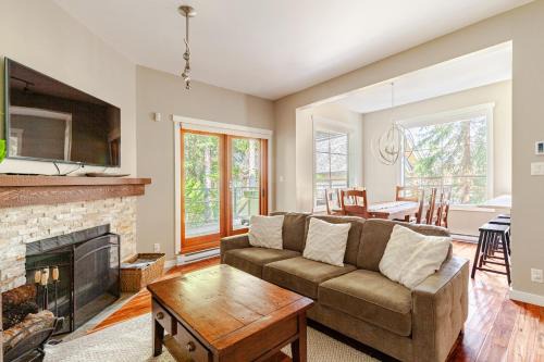 Crystal Ridge by Whistler Retreats
