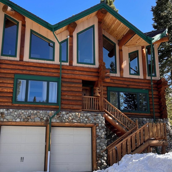 Custom 3-Bedroom Log Cabin w/Large Loft in Mammoth Lakes