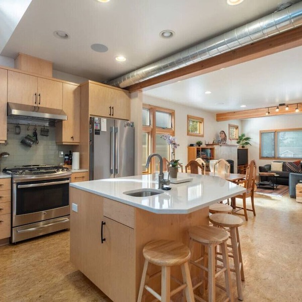 Custom Charm! Central - Office & Peaceful yard!