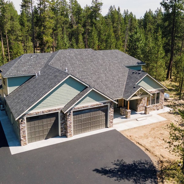 Custom home, 1.17 acres, 5 beds, 5 bath, sleeps 12+, Hot Tub, 80" TV, Pool Table