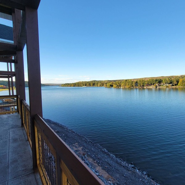 Custom Lakeside Balcony Cabin 20B
