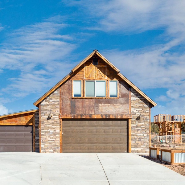 Custom Studio Apartment with Mountain Views and Garage Parking!