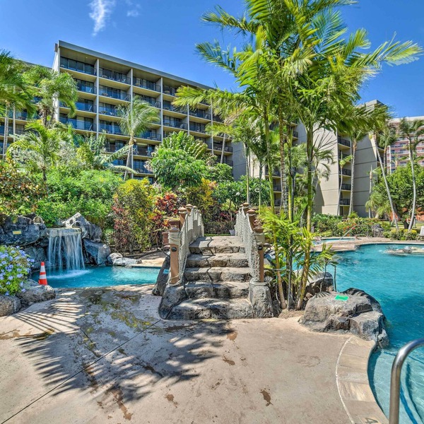Cute Beachfront Condo w/Lanai & Resort Pools
