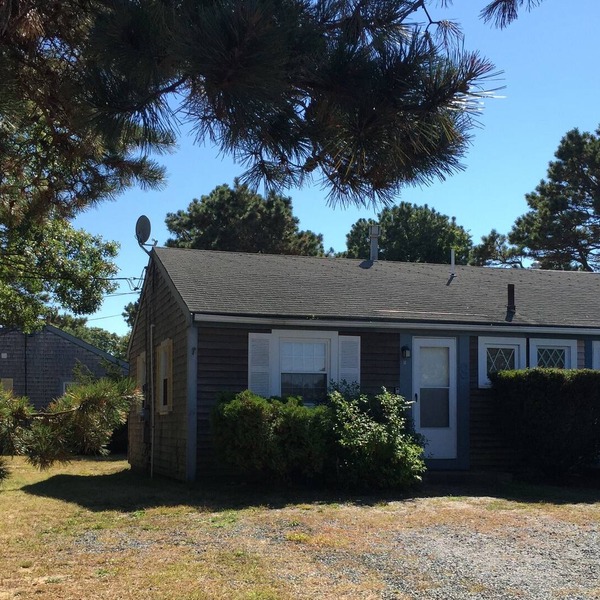 Cute Cape Cod Condo 3/4 of a mile to warm water Nantucket Sound Beaches
