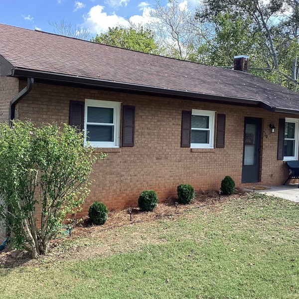 Cute Cherry St. Cottage