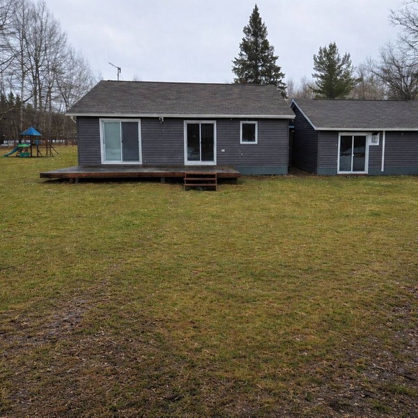 Cute Creekside Cottage with direct access to Lake Nipissing