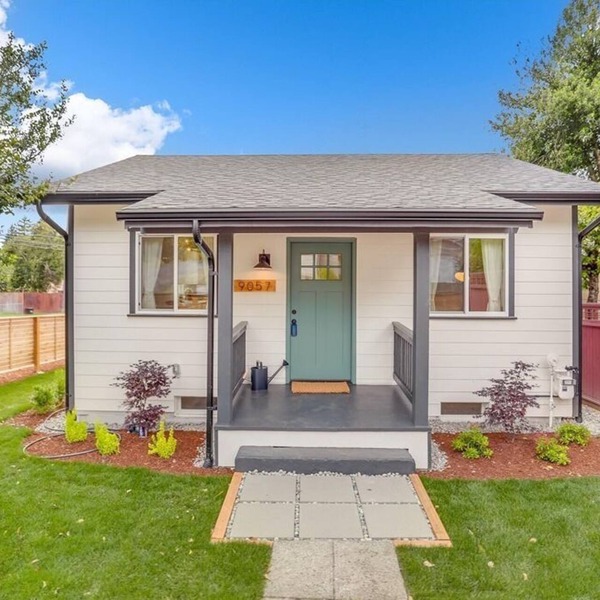 Cute West Seattle cottage; minutes to downtown w/A/C.