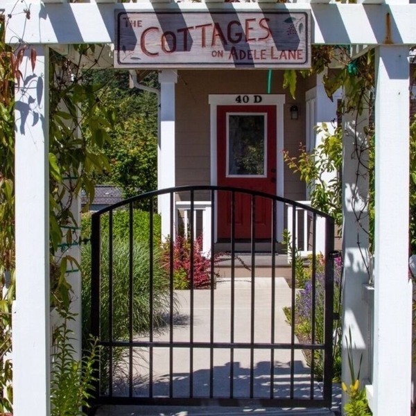 Dandelion Cottage in the heart of Eastsound