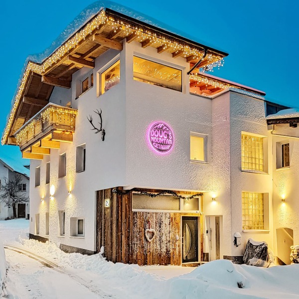 Das Mountain Getaway - 'Exclusive Mega Chalet' (The Full Monty)