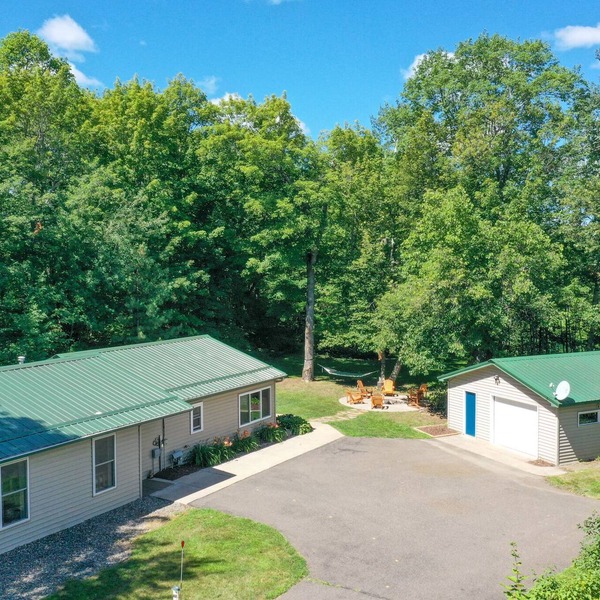 Dates in July Open! Cabin on the Lake, Dock, Arcade, Kid & Dog Friendly