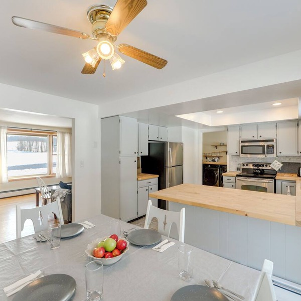 Deck & Fire Pit: Cozy Escape in Morrisville!