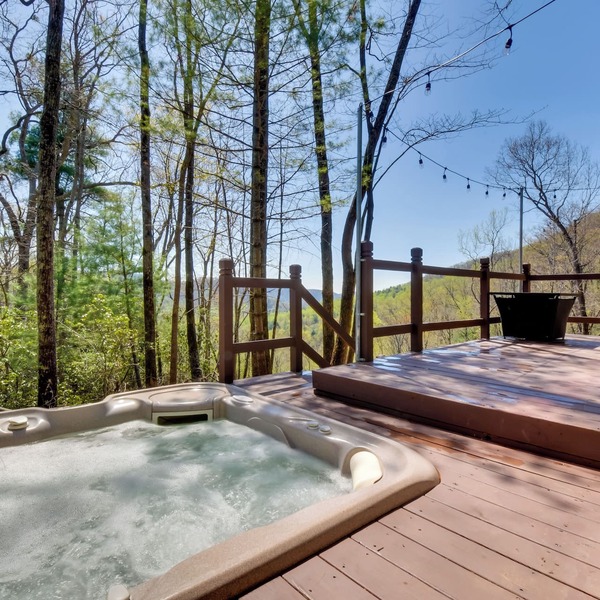 Deck & Fire Pit: Mtn-View Cabin in Rabun Gap