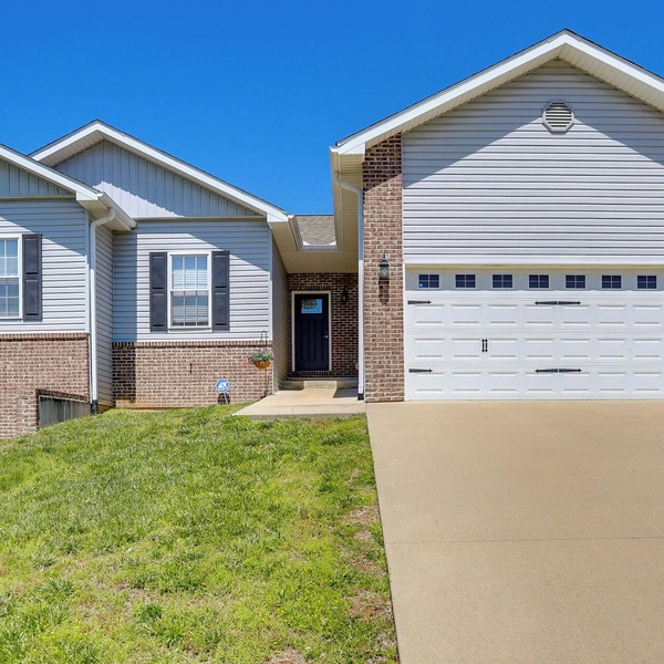 Deck & Large Yard! Family Haven in Cape Girardeau