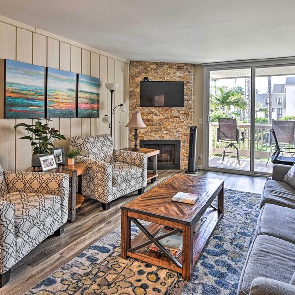 'Deja Blue' Oceanside Condo on Beach w/Pools!