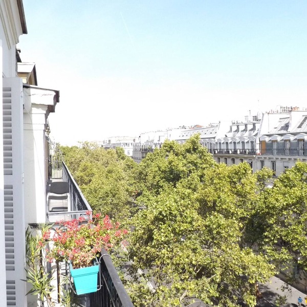 Delicious and bright apartment in The Heart of Paris Center