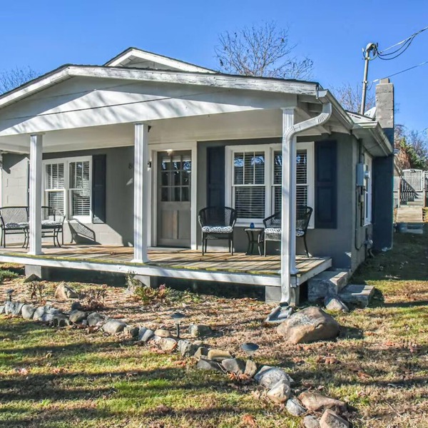 Delightful 2-bedroom Cottage in Hot Springs