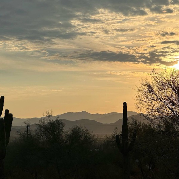 Delightful and sunny studio apartment with AC in NW Phoenix