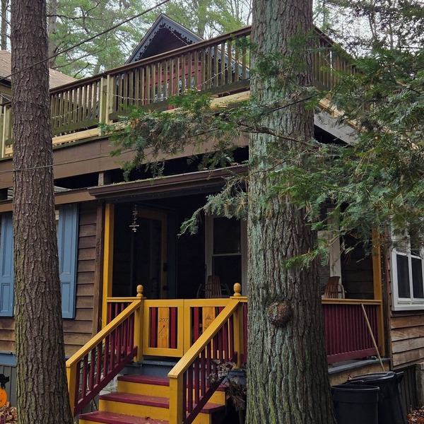 Delightful cottage in charming Mount Gretna in an amazing location!