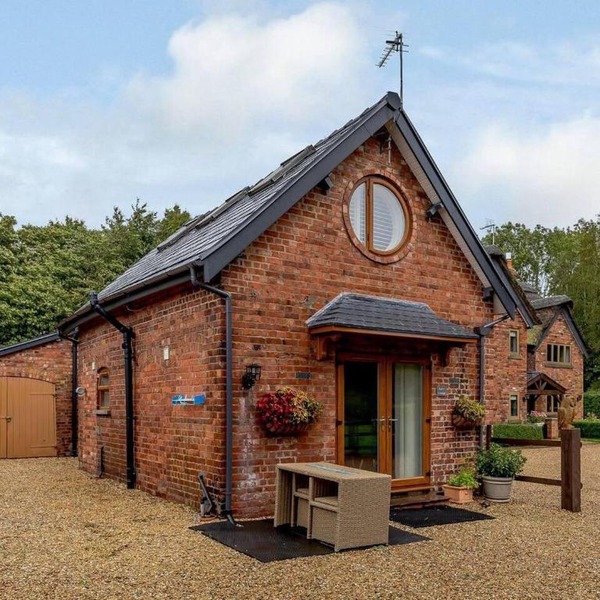 Delightful Cottage with 2 Bedrooms near Knutsford