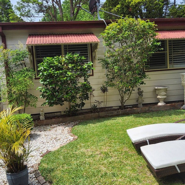Delightful fully self contained cottage with all amenities included.