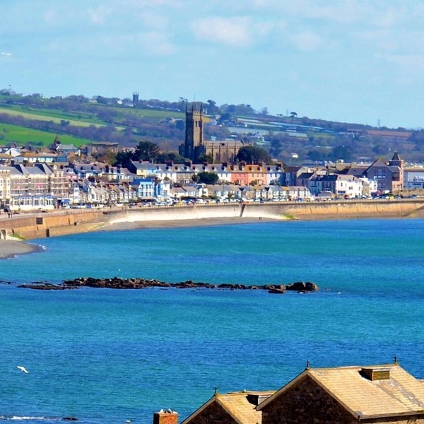 Delightful quiet space, very close to the town & promenade.