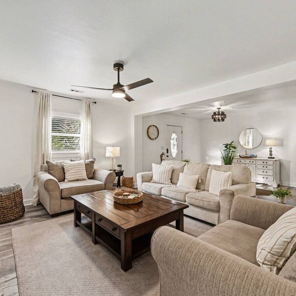 Delightful, Spacious 4BR/2BA close to Shem Creek!