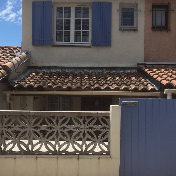 DELIGHTFUL TYPICAL PROVENCAL COTTAGE WITH LARGE SHARED POOL 12KM ST TROPEZ