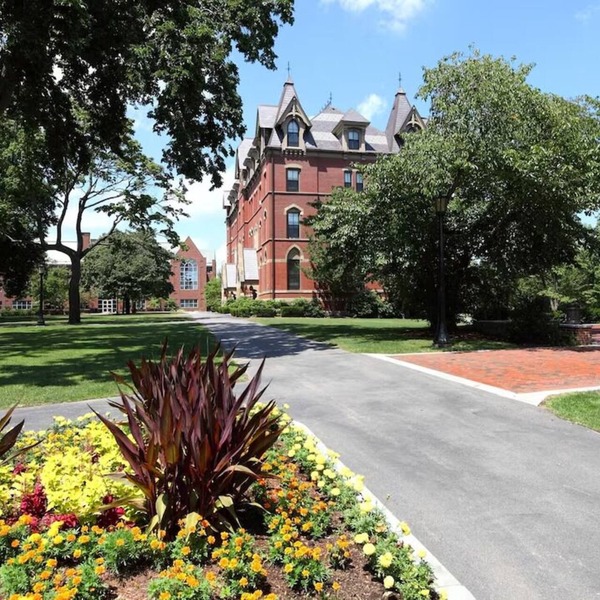 Deluxe 2 Queens 5.5 Mi to Fenway Park & Boston Attractions
