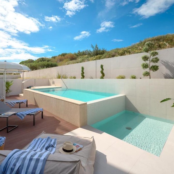 Deluxe Apartment with private heated pool on Žnjan Beach - Urban Nook