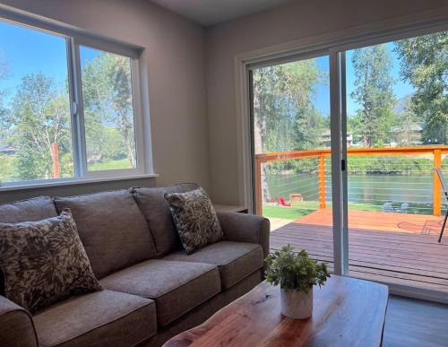 Deluxe Cabin 5 - Rogue River Resort