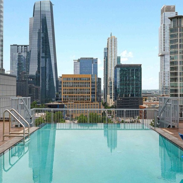 Deluxe Modern Studio in the Heart of Austin