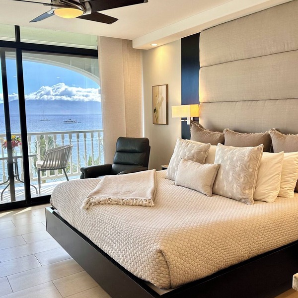 Deluxe Ocean and Beach Front studio - Lahaina Shores 623