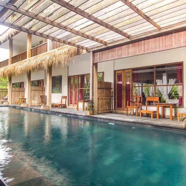 Deluxe Pool View #03