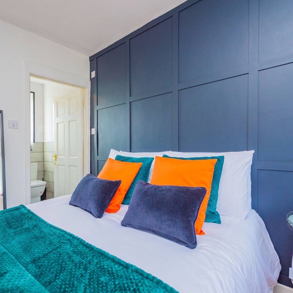Deluxe Studio Annexe - En-Suite Shower - Heswall