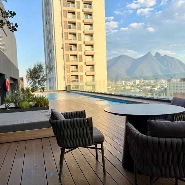 Departamento en el centro de Monterrey en Paseo Santa Lucia y junto a Parque Fundidora