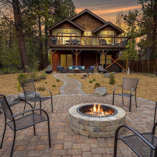 Deschutes Riverfront Home with A/C, Game Room, Hot Tub, Kayaks and Trails