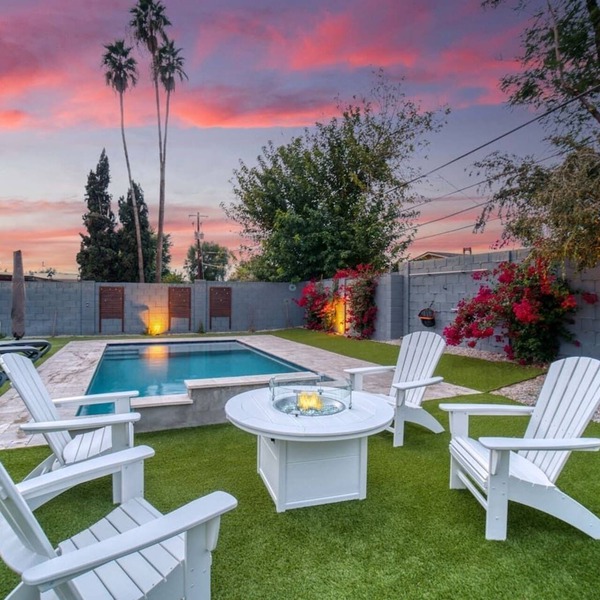 Desert Escape | Poolside BBQs, Sunset Views & Spacious Comfort
