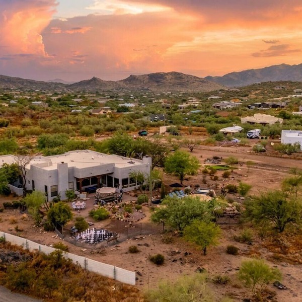 Desert Oasis: Pool, Golf, Games + Mountain Views