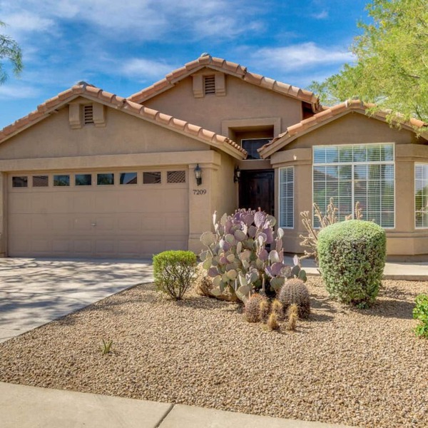 Desert Tranquility - 2 bed & 2 bath gated community close to Mayo Clinic.